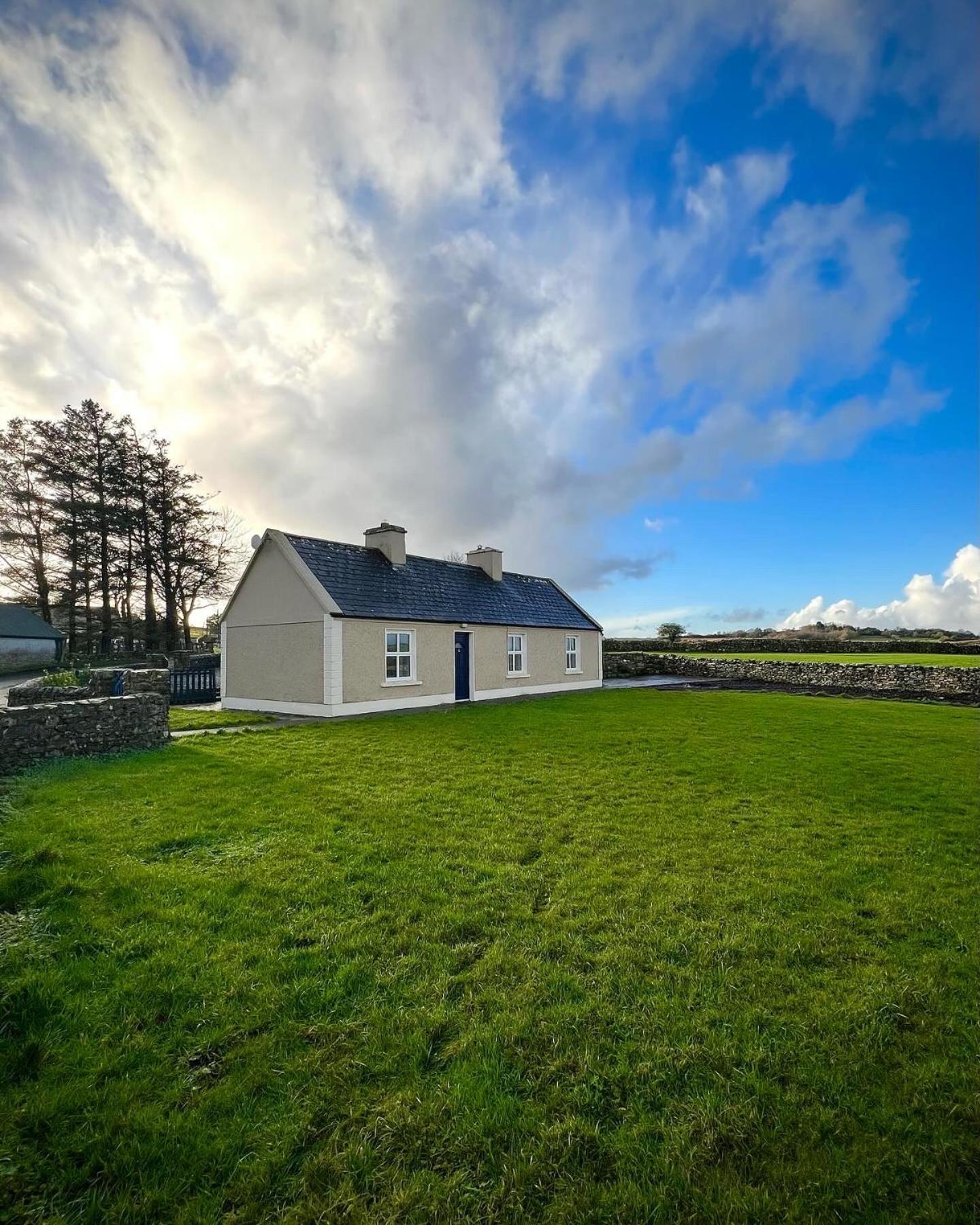 Killawalla Cottage, Westport. Exterior photo